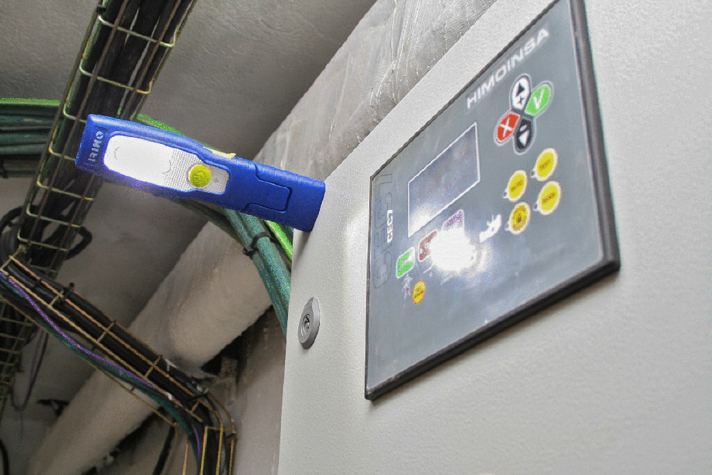 LAMPARA LED MINI PLEGABLE INALAMBRICA IRIMO UNA MARCA DE SNAPON